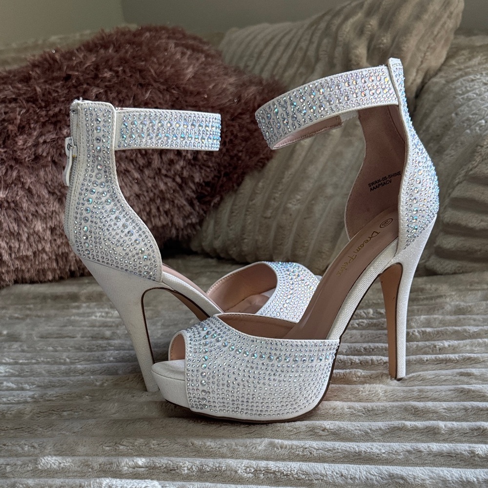 Dream Pairs White Sparkling Heels